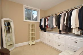 Walk-in Closet/Change Room - Country homes for sale and luxury real estate including horse farms and property in the Caledon and King City areas near Toronto